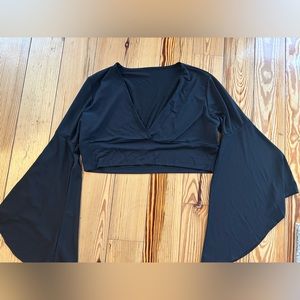 Size 2X bat sleeve v neck crop